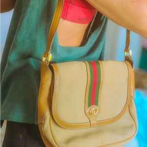 Gucci Vintage Tan and Brown Shoulder Bag with Timeless Design Rare